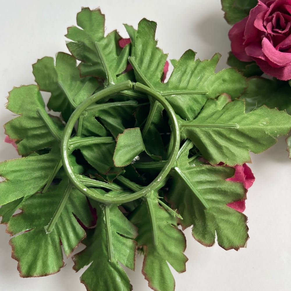 Rose candle ring wreath - Picture 2 of 2